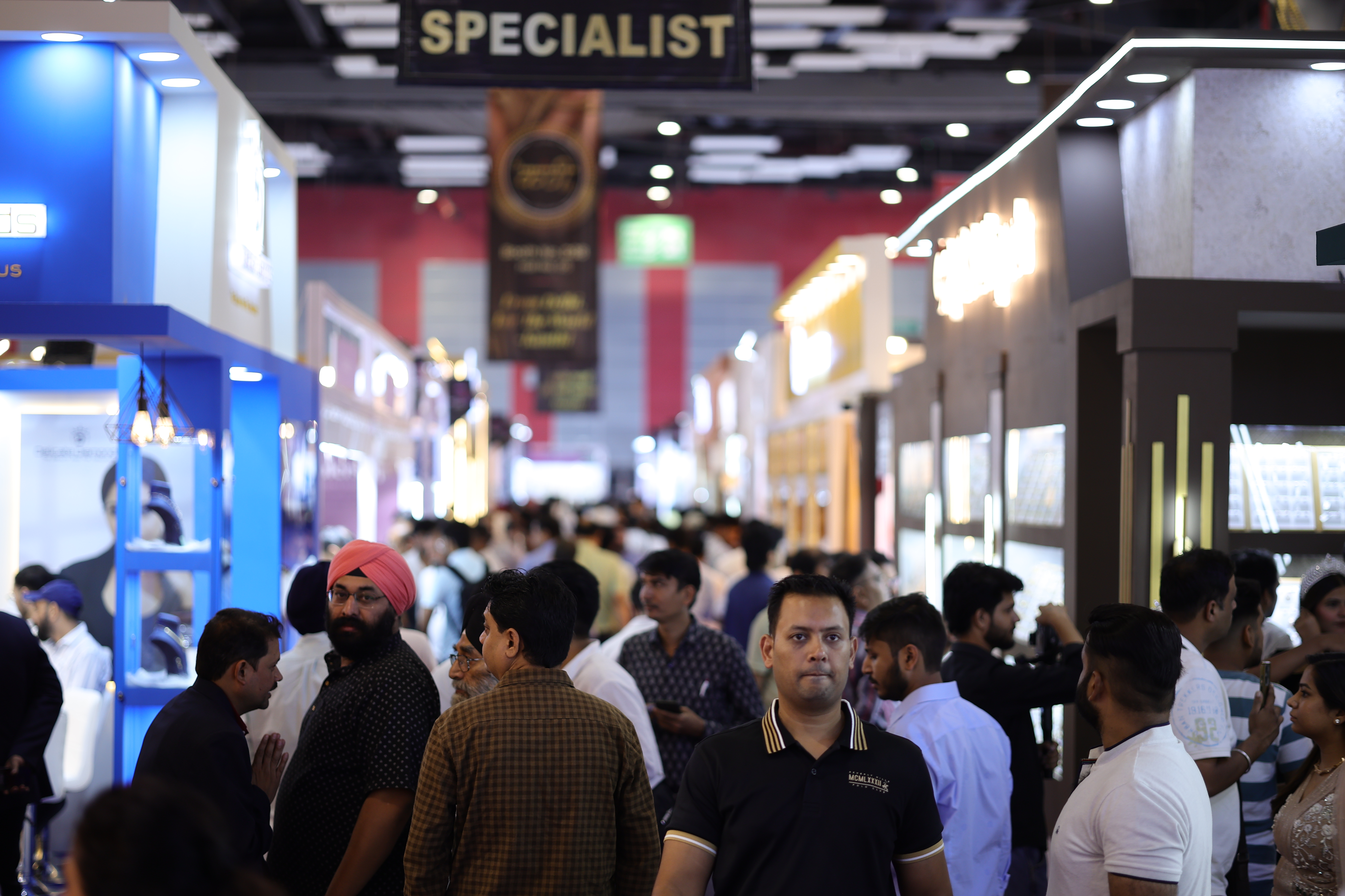 Exhibition crowd layout connection